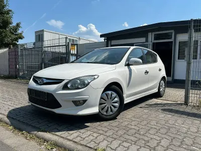 Gebraucht Hyundai i30 Classic 109 PS (80 kW) 2012 Weiß Kleinwagen
