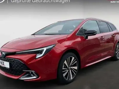 Neu Toyota Corolla 184 PS (135 kW) 2025 Rot Kombi