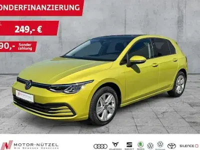 Brugt VW Golf VIII Life 130 HK (95 kW) 2020 Gul Sedan