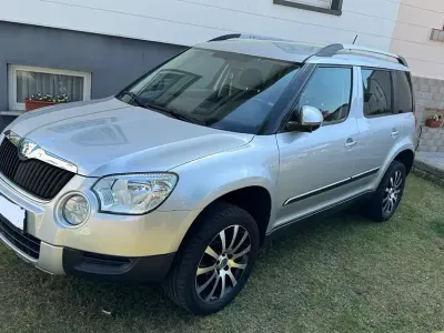 Gebraucht Skoda Yeti Ambition 122 PS (89 kW) 2013 Silber SUV