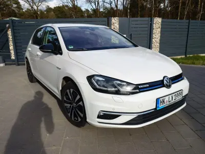 Gebraucht VW Golf VII IQ Drive 131 PS (96 kW) 2019 Weiß Limousine