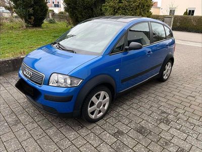 Usado Audi A2 Design 75 HP (55 kW) 2003 Azul Citadino