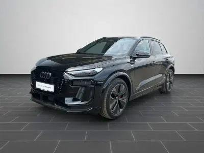 Neu Audi Q6 e-tron Advanced 225 kW (306 PS) 2026 Mythosschwarz metallic (metallic) SUV