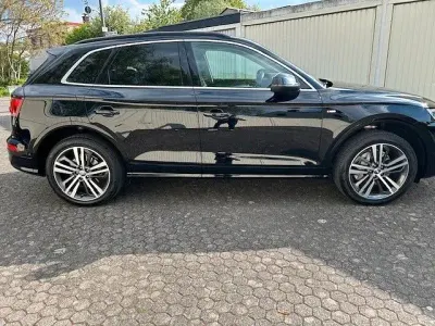 Używany Audi Q5 S-Line 204 KM (150 kW) 2020 Czarny SUV