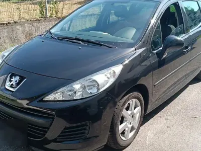 Gebraucht Peugeot 207 Premium 95 PS (69 kW) 2010 Schwarz Kombi