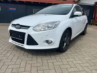 Gebraucht Ford Focus Titanium 163 PS (119 kW) 2012 Weiß Limousine