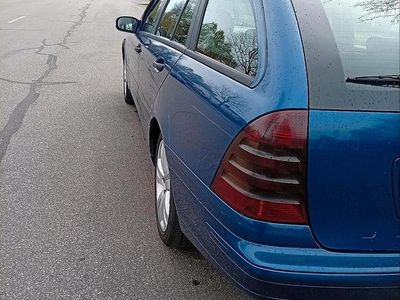 Second-hand Mercedes 200 122 CP (89 kW) 2004 Albastru Break
