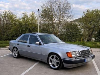 Second-hand Mercedes E280 197 CP (144 kW) 1993 Argintiu Berlinǎ