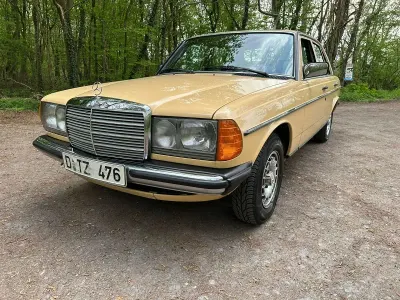 Brugt Mercedes E230 136 HK (100 kW) 1984 Gul Sedan