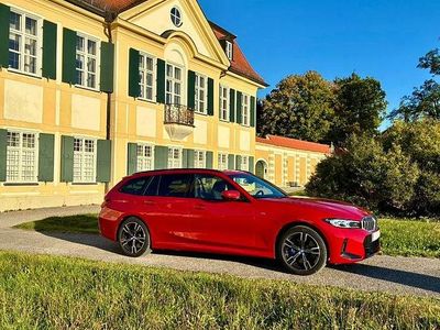 Gebraucht BMW 330e M Sport 292 PS (214 kW) 2024 Rot Kombi