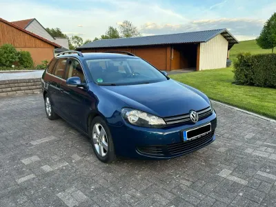 Gebraucht VW Golf VI 105 PS (77 kW) 2010 Blau Kleinwagen