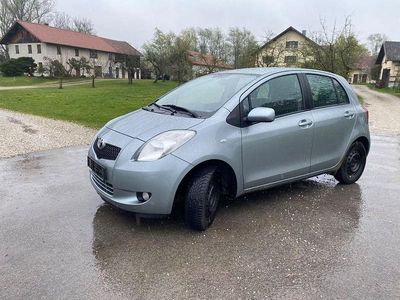 Gebraucht Toyota Yaris Cool 69 PS (50 kW) 2007 Silber Kleinwagen