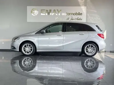 Używany Mercedes B180 109 KM (80 kW) 2014 Srebrny Minivan