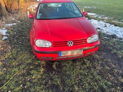 Rot Gebraucht 2001 VW Golf IV Kleinwagen | 1.300 € (Guter Preis)