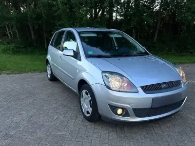 Gebraucht Ford Fiesta 80 PS (58 kW) 2008 Grau Kleinwagen