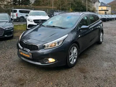 Gebraucht Kia Ceed Sportswagon DREAM-TEAM Edition 128 PS (94 kW) 2015 Andere farben Kombi
