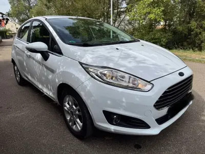 Gebraucht Ford Fiesta 101 PS (74 kW) 2017 Weiß Kleinwagen