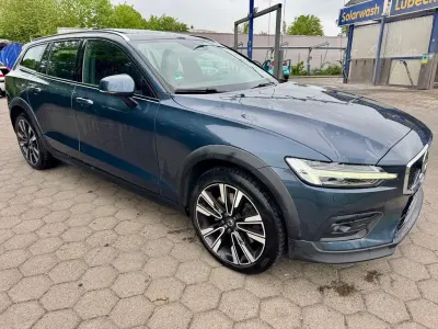Gebraucht Volvo V60 CC 200 PS (147 kW) 2019 Blau Kombi