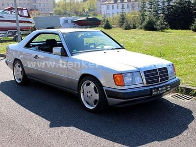 Gebraucht Mercedes 220 150 PS (110 kW) 1993 Silber