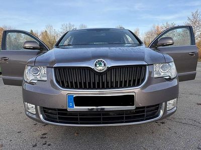 Gebraucht Skoda Superb Elegance 170 PS (125 kW) 2011 Kombi