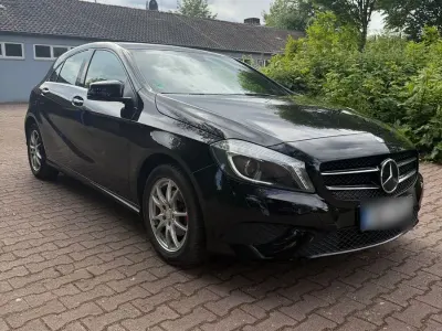 Gebraucht Mercedes A180 109 PS (80 kW) 2015 Schwarz Limousine