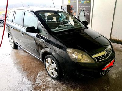 Schwarz Gebraucht 2011 Opel Zafira Van / Kleinbus | 3.700 €