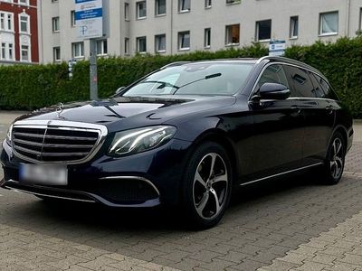 Gebraucht Mercedes E220 Exclusive 194 PS (142 kW) 2017 Blau Kombi