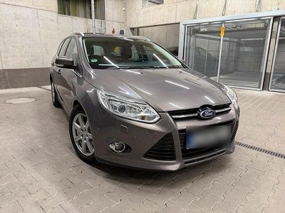Gebraucht Ford Focus Titanium 163 PS (119 kW) 2012 Grau Kombi