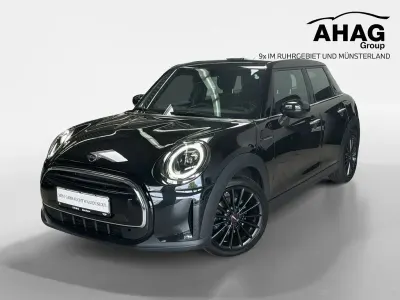 Gebraucht Mini Cooper Essential 136 PS (100 kW) 2023 Midnight black Kleinwagen