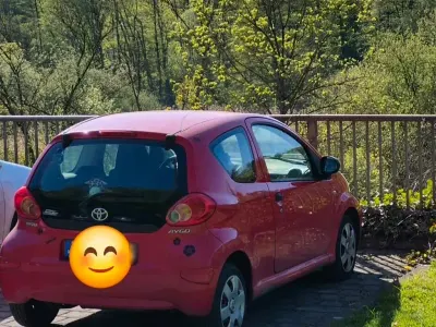 Second-hand Toyota Aygo 67 CP (49 kW) 2007 Roșu Hatchback