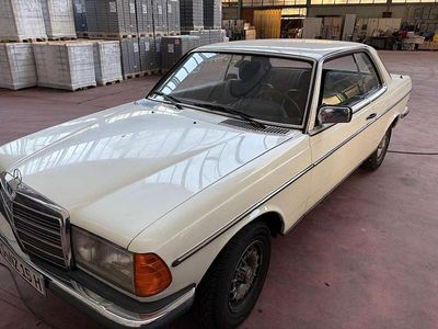 Gebraucht Mercedes 230 136 PS (100 kW) 1982 Weiß Coupé