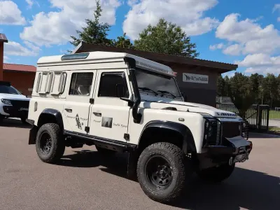 Gebraucht Land Rover Defender SE 122 PS (89 kW) 2003 Weiß Kombi