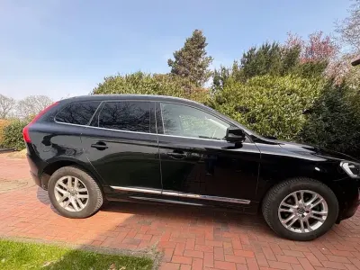 Gebraucht Volvo XC60 Summum 150 PS (110 kW) 2016 Schwarz SUV