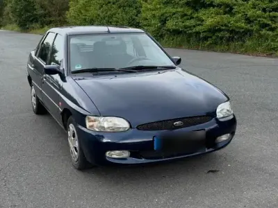 Gebraucht Ford Escort 90 PS (66 kW) 1998 Blau Limousine
