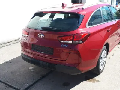 Używany Hyundai i30 Pure 110 KM (80 kW) 2021 Czerwony Kombi