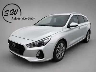 Gebraucht Hyundai i30 Trend 120 PS (88 kW) 2017 Silber Kombi