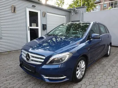 Gebraucht Mercedes B180 122 PS (89 kW) 2012 Blau Kleinwagen