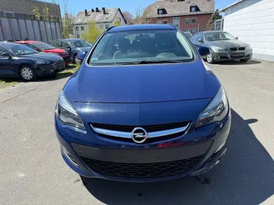 Second-hand Opel Astra 101 CP (74 kW) 2013 Albastru Break