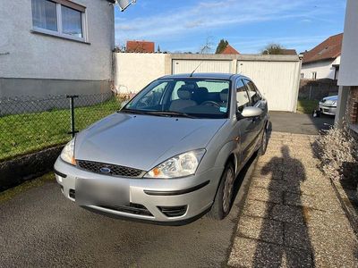 Gebraucht Ford Focus Ambiente 101 PS (74 kW) 2003 Silber Limousine