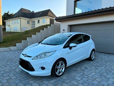 Gebraucht Ford Fiesta 120 PS (88 kW) 2009 Weiß Kleinwagen