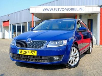 Gebraucht Skoda Octavia Business Line 140 PS (102 kW) 2014 Blau Kleinwagen