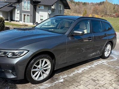 Gebraucht BMW 320 Advantage 190 PS (139 kW) 2019 Grau Kombi