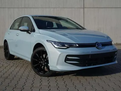 Nieuw VW Golf VIII 116 PK (85 kW) 2026 Blauw Sedan