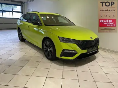 Używany Skoda Octavia RS 245 KM (180 kW) 2024 Zielony Kombi