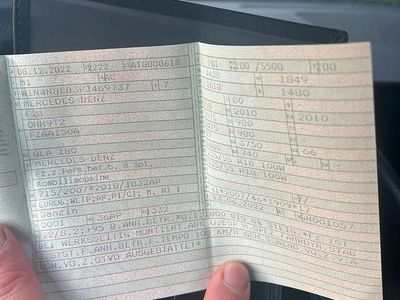 Gebraucht Mercedes GLA180 136 PS (100 kW) 2022 Grau SUV