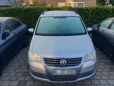 Grau Gebraucht 2010 VW Touran Van / Kleinbus | 4.850 € (Guter Preis)