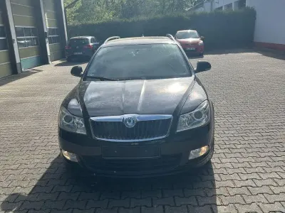Gebraucht Skoda Octavia Ambition 105 PS (77 kW) 2012 Schwarz Kombi