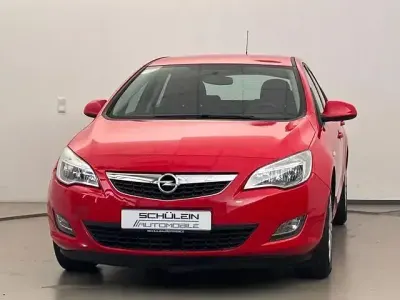 Gebraucht Opel Astra Design Edition 87 PS (63 kW) 2012 Rot Limousine