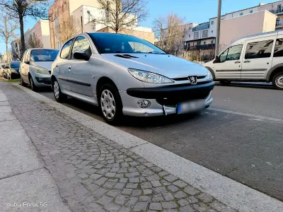 Gebraucht Peugeot 206 68 PS (50 kW) 2009 Silber Kleinwagen