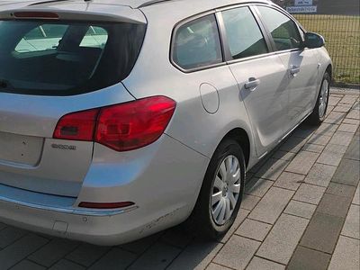 Gebraucht Opel Astra 110 PS (80 kW) 2014 Silber Kombi